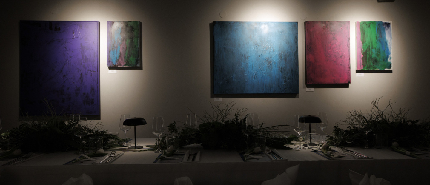 TABLE Nº Series: Το AOS παρουσιάζει τα curated dinner events, ενώνοντας τη μόδα και την τέχνη γύρω από ένα τραπέζι