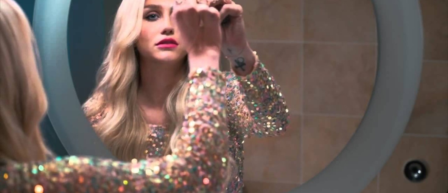 Το βαθιά ανθρωπιστικό μήνυμα στο νέο videoclip της Kesha