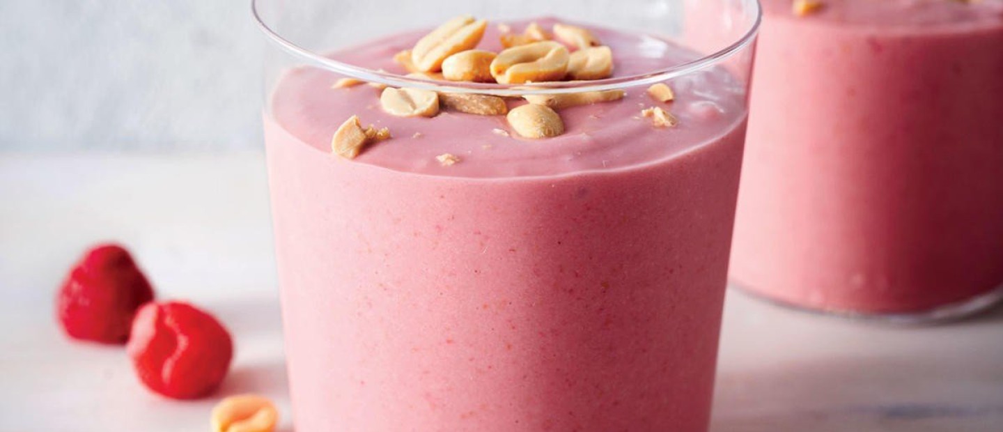4 smoothies που θα σας κρατήσουν χορτάτες μέχρι το μεσημεριανό