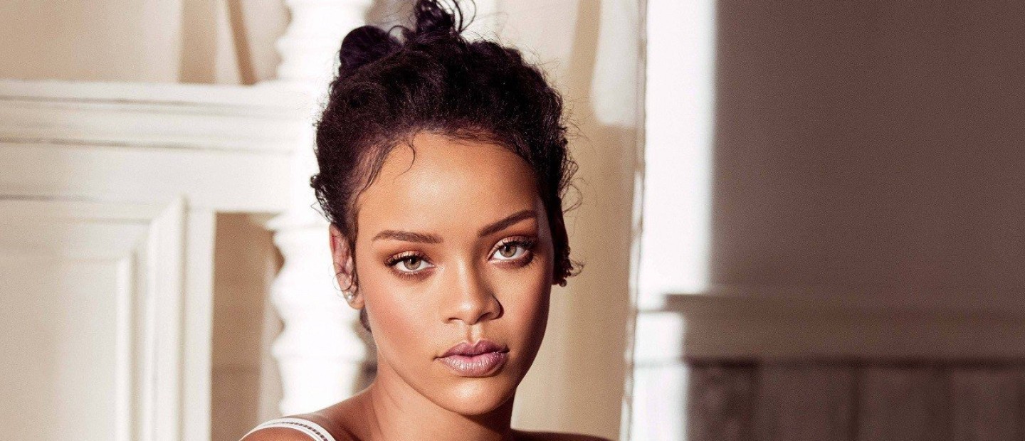 Αντιγράψτε εύκολα το απόλυτο fall makeup look της Rihanna