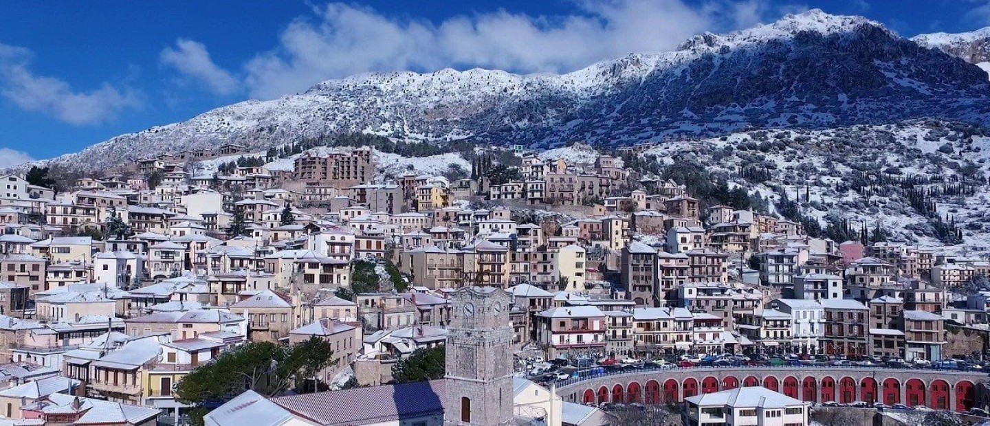 Αράχωβα: 24 ώρες στον απόλυτα κοσμοπολίτικο χειμερινό προορισμό 