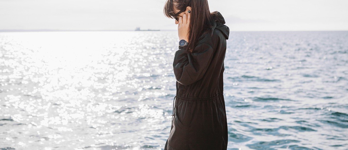 Meditation & music: Η πρωινή ρουτίνα της Beauty Director του GLOW  