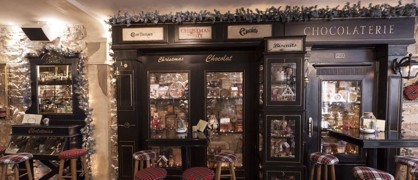 Ανακαλύψτε την απόλυτα εορταστική ατμόσφαιρα σ' ένα διαχρονικό στέκι της Θεσσαλονίκης