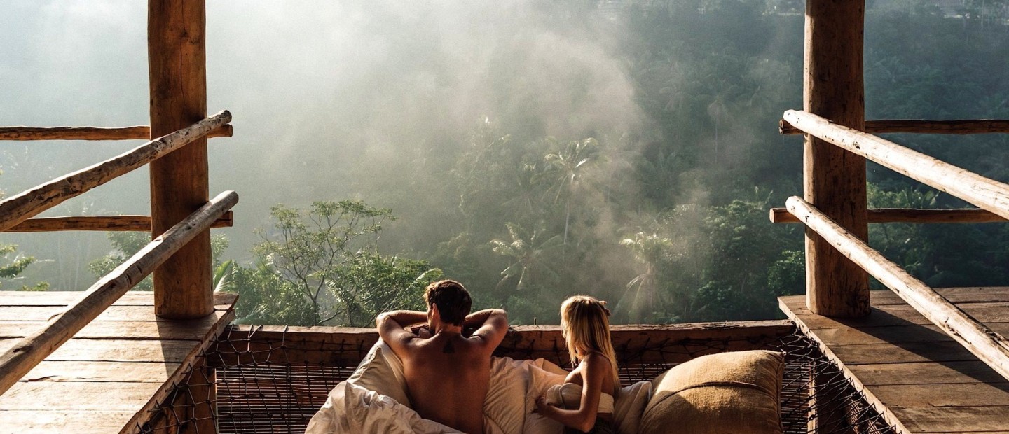 Έρευνες αποκαλύπτουν γιατί τα ζευγάρια που ταξιδεύουν μαζί παραμένουν δεμένα