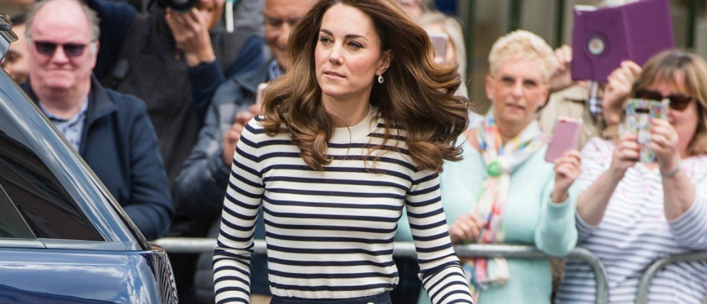 Αποκτήστε το άψογο navy look της Kate Middleton 