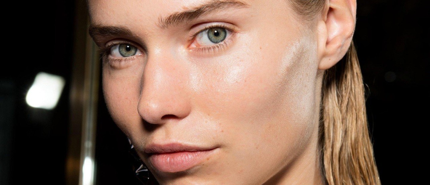 Νεανικό δέρμα; Οι ασκήσεις προσώπου που κάνουν οι celebrities θα σας το χαρίσουν