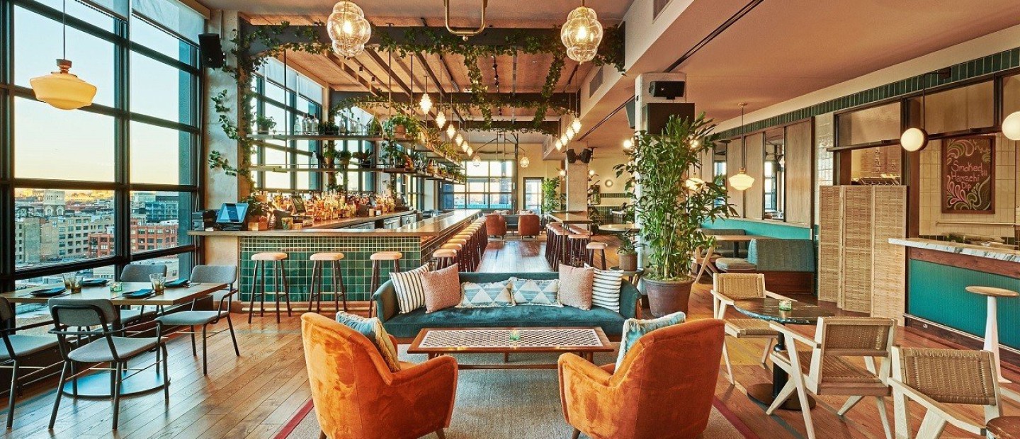 Ένα εκπληκτικό, ολοκαίνουριο ξενοδοχείο στο Σικάγο με ρετρό vibes