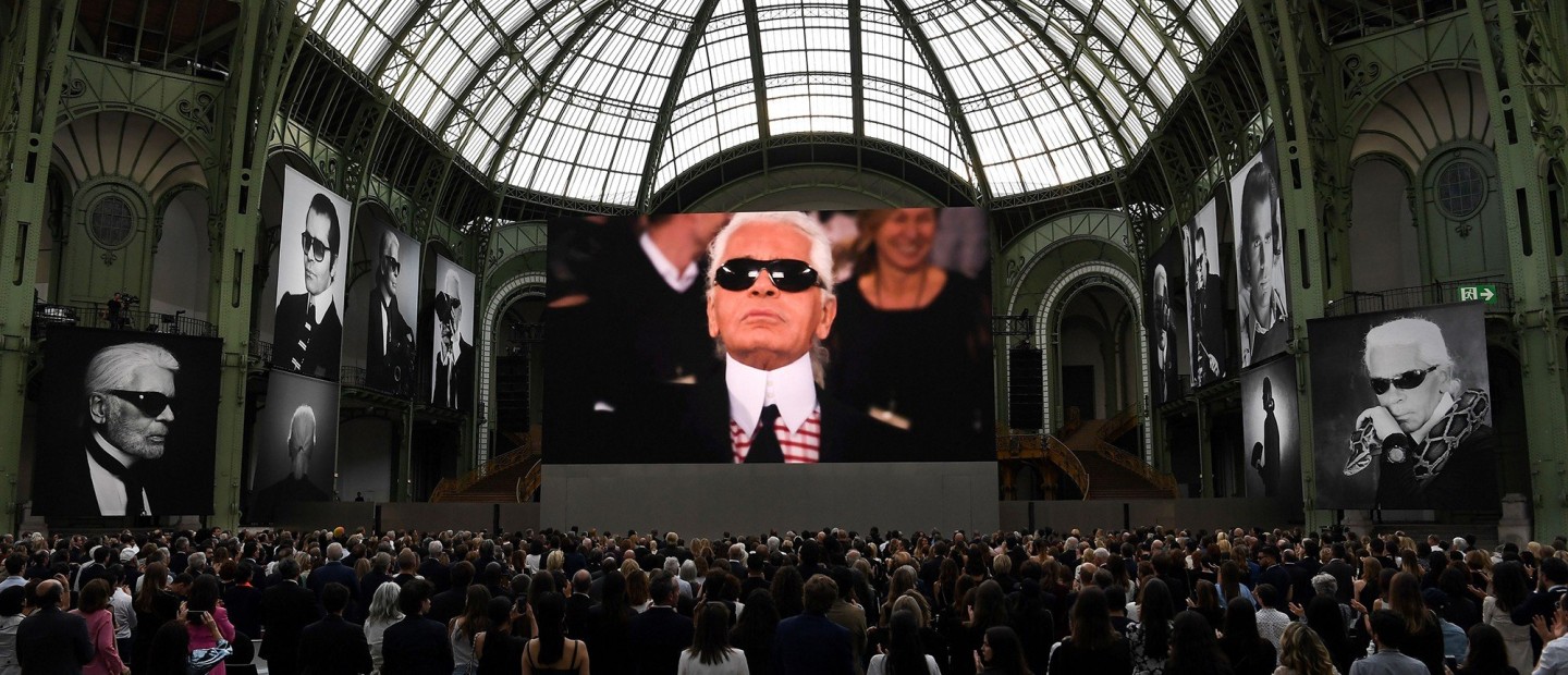 Ο φόρος τιμής στον Karl Lagerfeld και όλη η αλήθεια για την πώληση του οίκου Chanel 