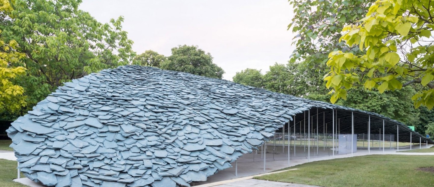 Ο Ιάπωνας αρχιτέκτονας Junya Ishigami δημιούργησε μια σπηλιά φτιαγμένη από βράχους 