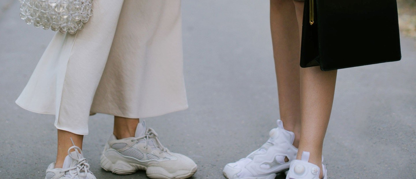 Πώς να φορέσετε τα sneakers σας φέτος το καλοκαίρι