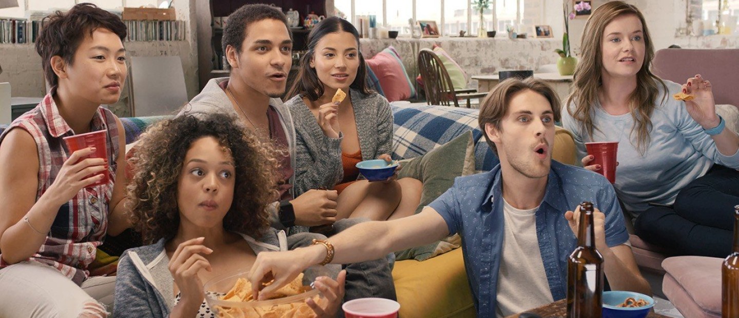 The healthy screen snacks: τι να φάτε μπροστά στην τηλεόραση