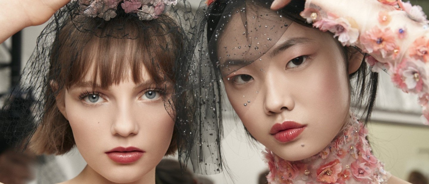 12 κραγιόν που θα φορεθούν πολύ τους επόμενους μήνες