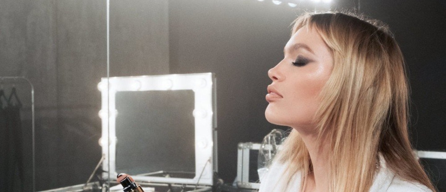 Όσα πρέπει να γνωρίζετε για τα setting sprays που σταθεροποιούν το μακιγιάζ