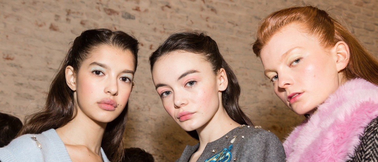 Τι είναι το πόδι της χήνας στο πρόσωπο και πώς θα το αποτρέψετε; 