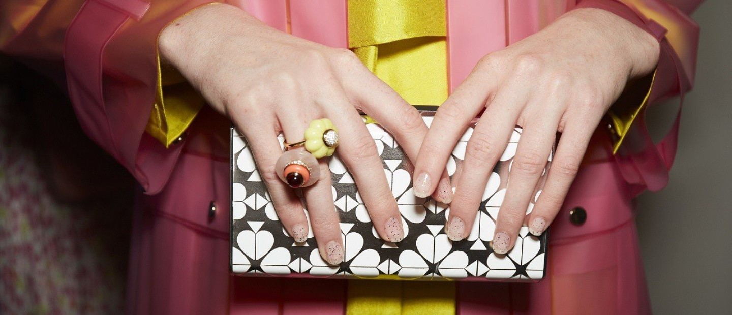 Αυτό είναι το μανικιούρ που χρειάζεστε για τη festive season 