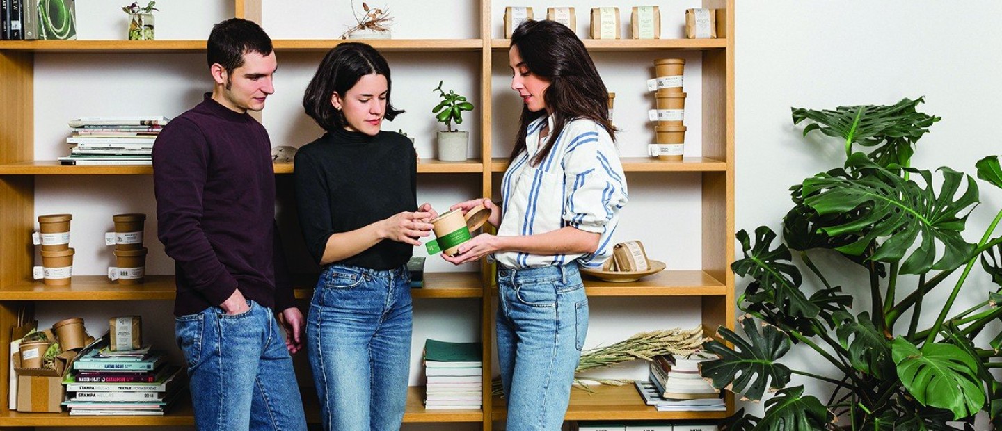 Μια ομάδα τριών νέων και δημιουργικών γεωπόνων από τη Θεσσαλονίκη συστήνει τη Rhoeco στους λάτρεις των βοτάνων