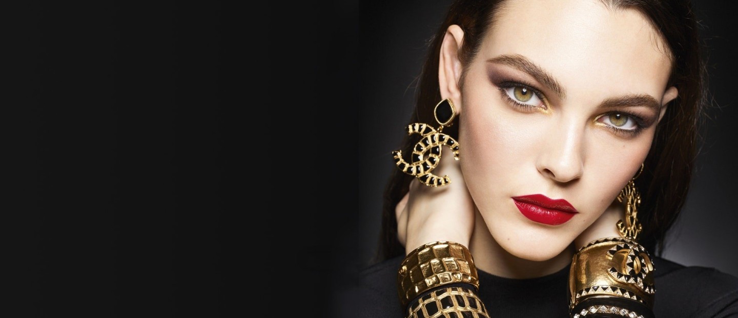 Δημιουργήστε το πιο τέλειο γιορτινό make up look με τη βοήθεια του γαλλικού οίκου Chanel 