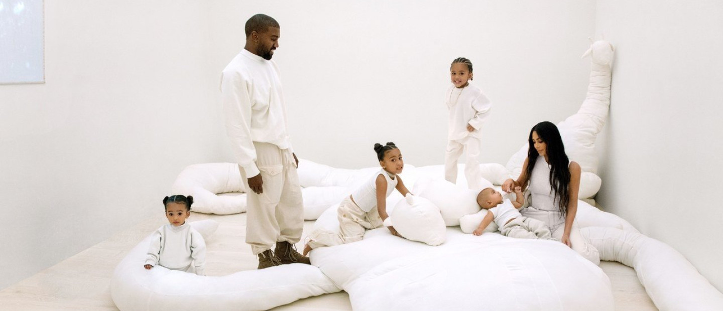 Μια εσωτερική ματιά στο νέο φουτουριστικό σπίτι των Kim Kardashian και Kanye West στο Los Angeles 