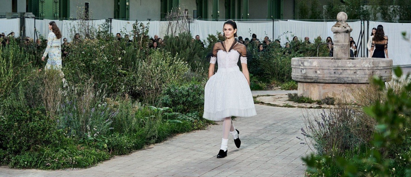 Paris Haute Couture Report: Εντυπωσίασαν Chanel και Giambattista Valli με τις τελευταίες συλλογές τους 