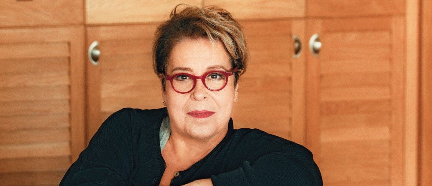 Η Δήμητρα Γαλάνη μας μιλάει για τη διαχρονική αξία της pop μουσικής, τον έρωτα και τον σκοταδισμό της εποχής 