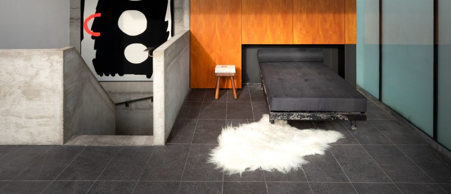 Το σπίτι του fashion designer Han Chong στο Λονδίνο είναι ένα ήρεμο καταφύγιο