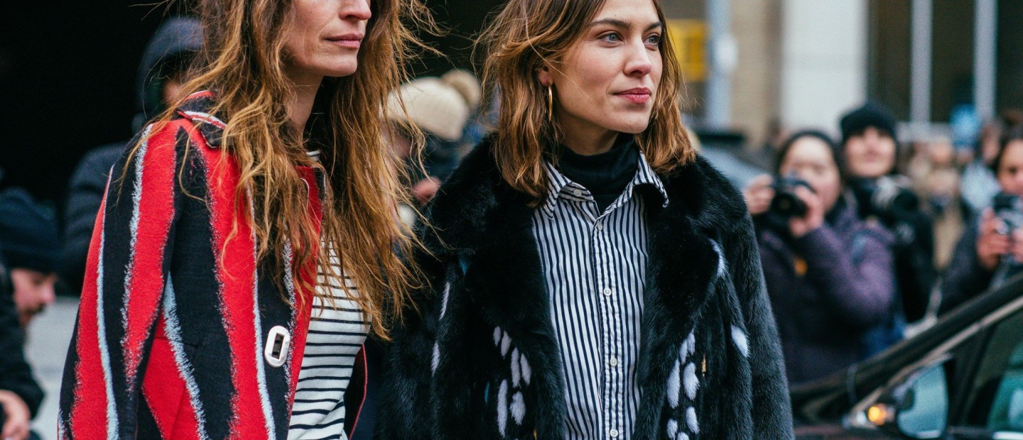H Caroline de Maigret μαθαίνει στην Alexa Chung πως να μεγαλώνει σαν μια Γαλλίδα 