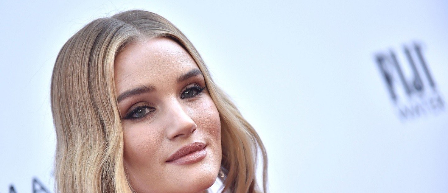 Η Rosie Huntington-Whiteley μιλάει για τα αρώματα που δε μπορεί να αποχωριστεί