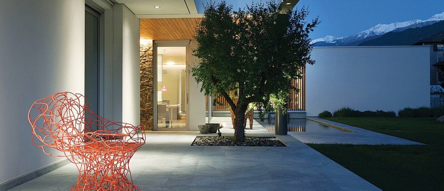 Minimalistic Dream: Σε μια ειδυλλιακή τοποθεσία στην Ιταλία, η Villa Geef παραδίδει μαθήματα αισθητικής και αφαιρετικής διάθεσης 