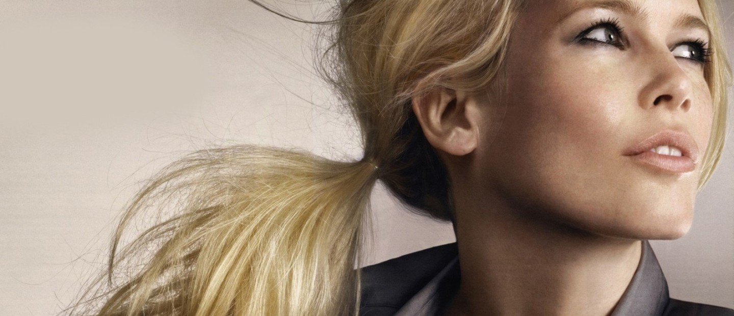 Η Claudia Schiffer μεταμορφώνεται σε Brigitte Bardot 