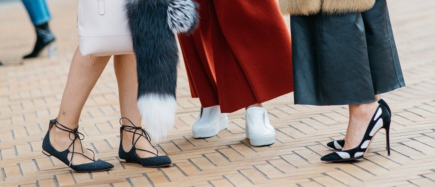 Η μετάβαση από τα ανοιχτά στα κλειστά παπούτσια