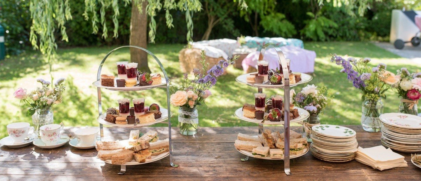 4 απολαυστικές συνταγές για finger food που είναι ιδανικές για το επόμενο garden party σας