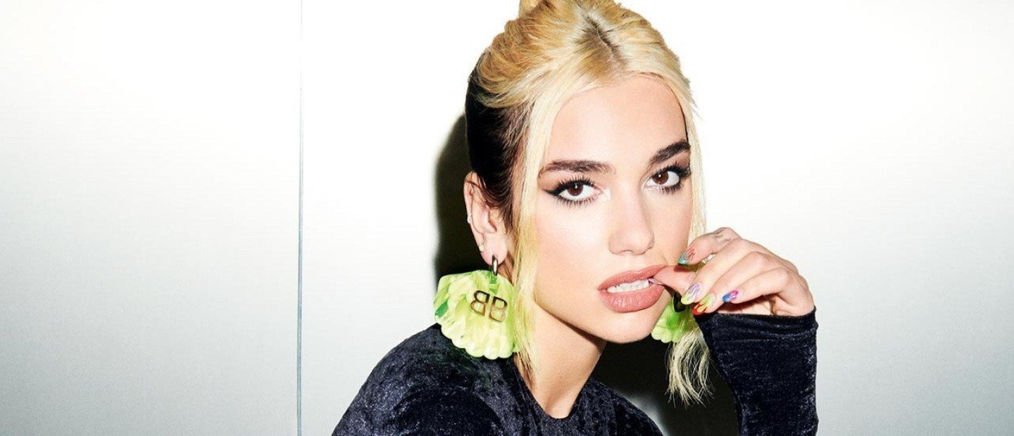 H Dua Lipa απαντάει στις πιο hot ερωτήσεις των θαυμαστών της 