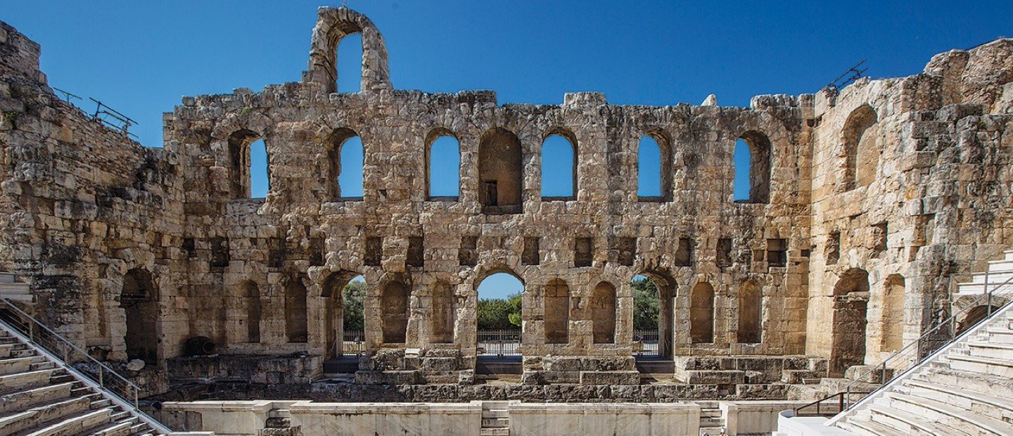 O Διονύσης Καβαλλιεράτος, στο πλαίσιο του φετινού Φεστιβάλ Αθηνών & Επιδαύρου παρουσιάζει τη νέα του έκθεση µε τίτλο «Αποπροσανατολισµένος χορός / Παραπλανηµένος πλανήτης»