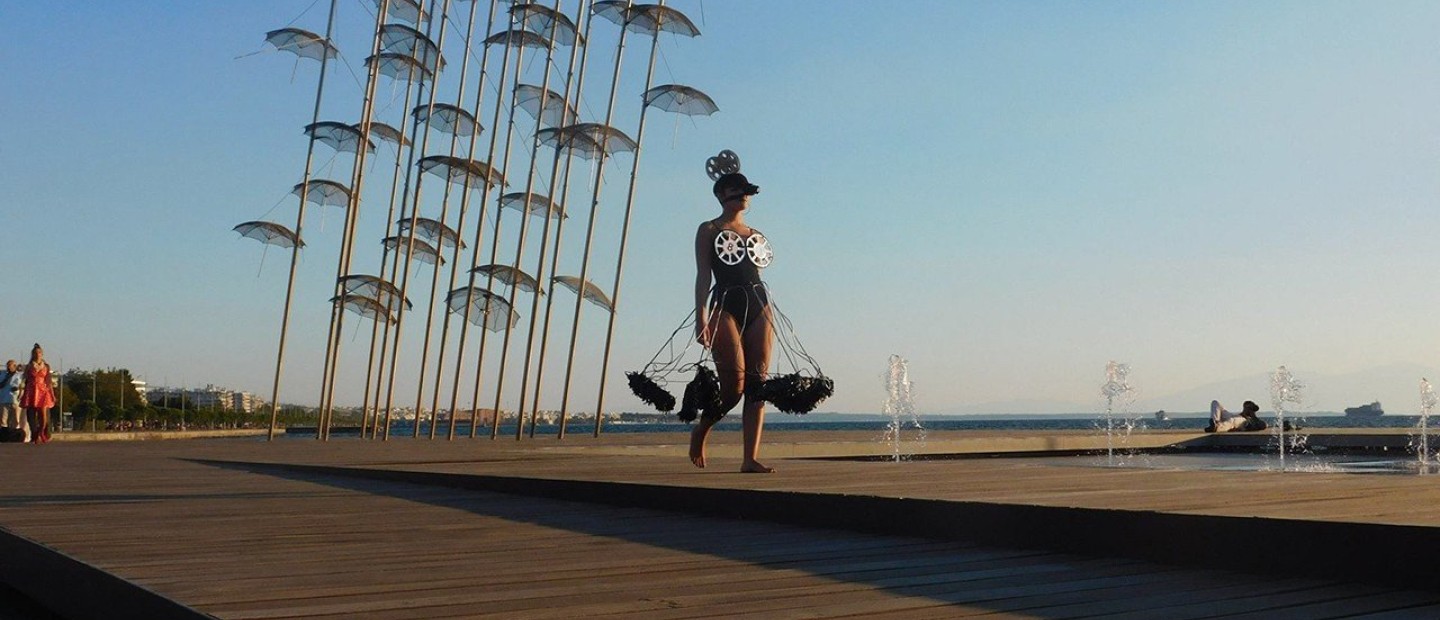 Μια διαφορετική έκθεση με ενδύματα από ανακυκλωμένα υλικά