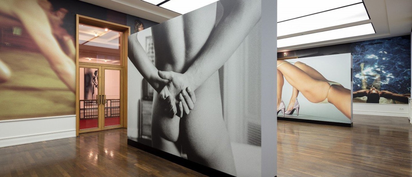 Eρωτισμός και τέχνη από τον Mario Testino στο Helmut Newton Foundation