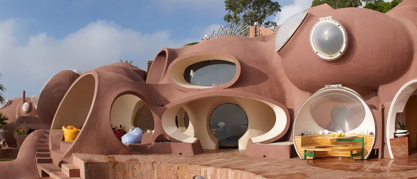 Η θρυλική βίλα, Palais Bulles, του Pierre Cardin στη γαλλική Ριβιέρα είναι ένα φουτουριστικό αρχιτεκτονικό αριστούργημα