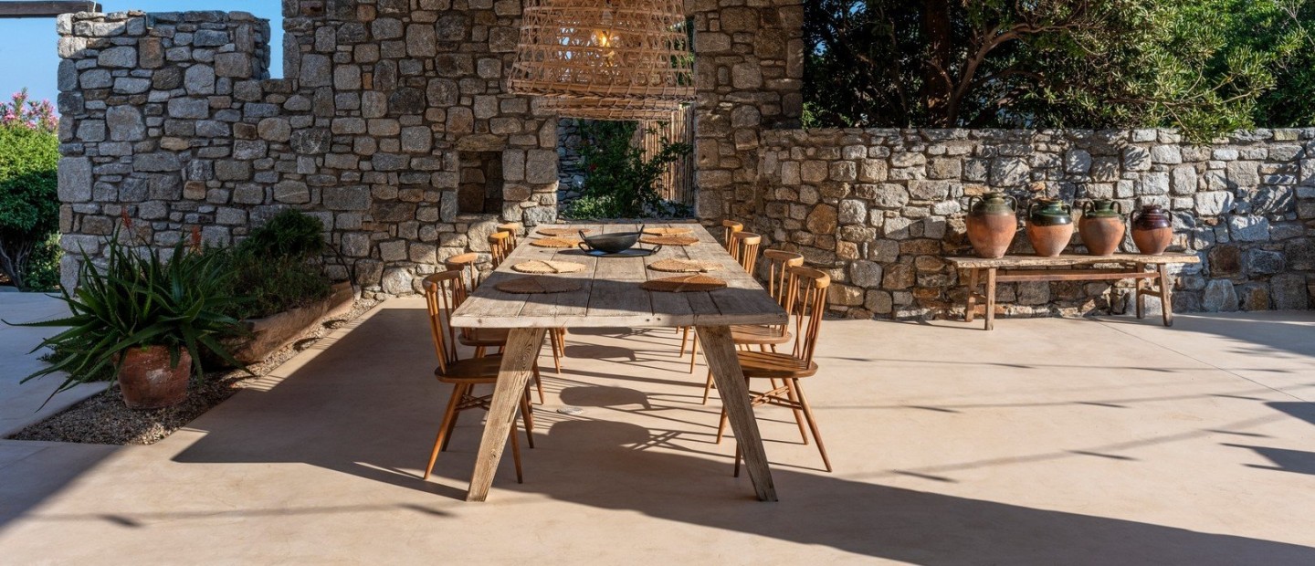 Μια εντυπωσιακή βίλα στη Μύκονο μας φέρνει στο μυαλό το αυθεντικό ελληνικό καλοκαίρι 