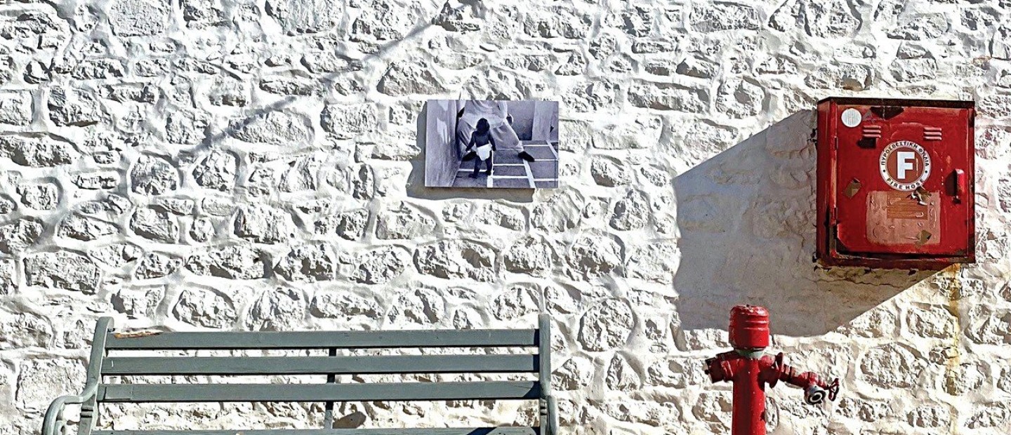 Η Δάφνη Ζουμπουλάκη επιμελείται μία από τις πιο ευφάνταστες εκθέσεις του καλοκαιριού 