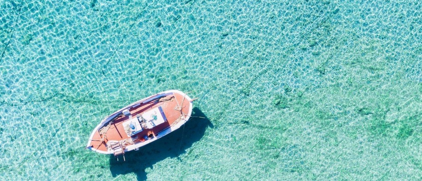 Summer holidays: Tα top 5 ελληνικά νησιά που μπορείτε να εξερευνήσετε ακόμη και χωρίς αυτοκίνητο 