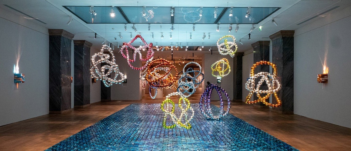 Jean-Michel Othoniel: Ο βιρτουόζος του γυαλιού παρουσιάζει τη νέα του έκθεση στο Παρίσι με ένα ιδιαίτερο μήνυμα 