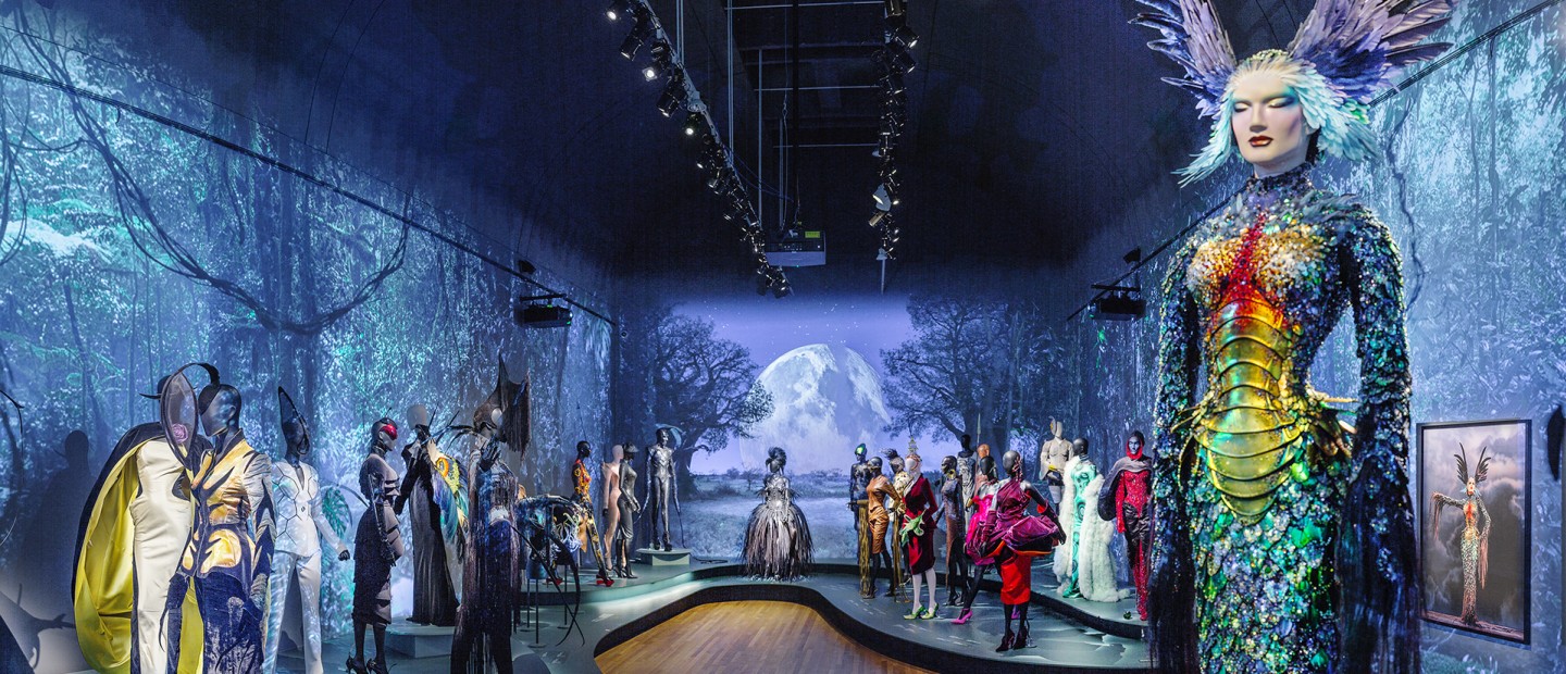 Couturissime: Η φανταστική έκθεση-ρετροσπεκτίβα για τον Thierry Mugler στο Παρίσι είναι η καλύτερη των τελευταίων χρόνων    