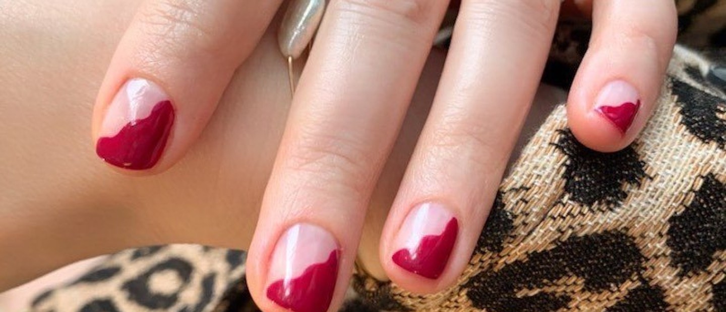 Νύχια στις γιορτές: 6 nail designs που θα σας βάλουν από τώρα στο κλίμα