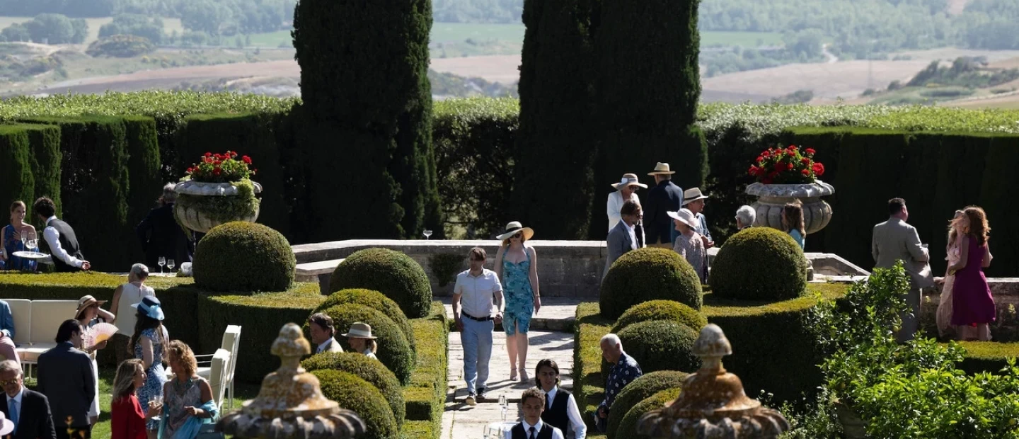 Dreamy Vacay: 4+1 hotels που έχουν εμφανιστεί στις πιο επιτυχημένες σειρές 