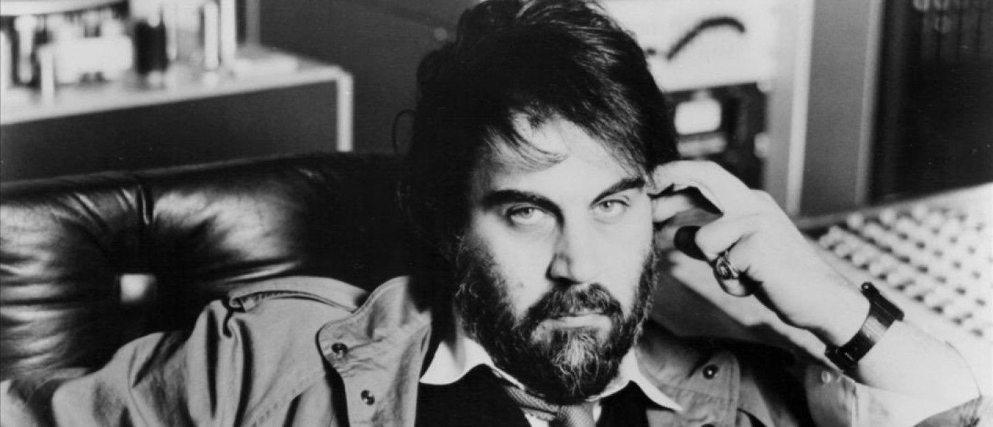 Βαγγέλης Παπαθανασίου: Ο άνθρωπος που έστειλε τη μουσική στο διάστημα, ταξιδεύει για τη Γη των Αγγέλων