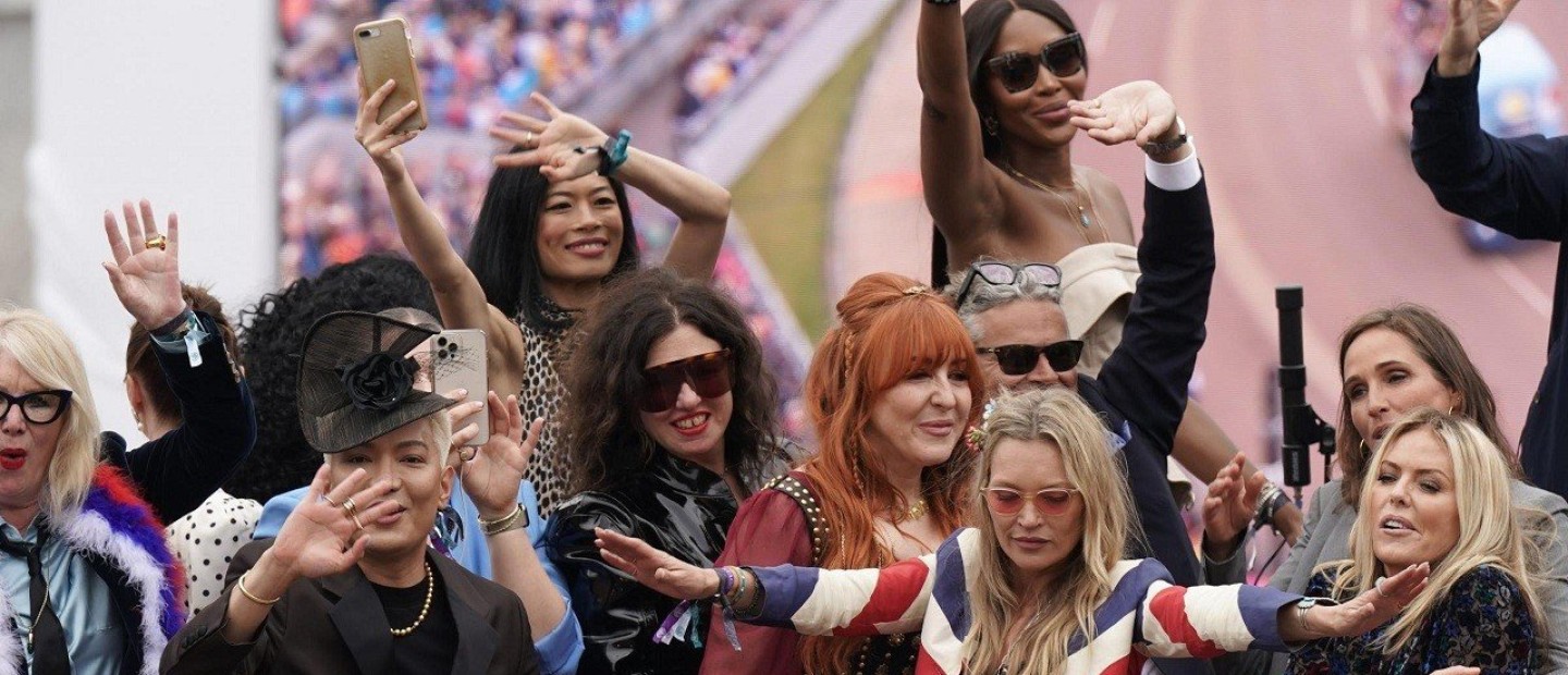 Δείτε την παρέλαση του Πλατινένιου Ιωβηλαίου προς τιμήν της Βασίλισσας Ελισάβετ