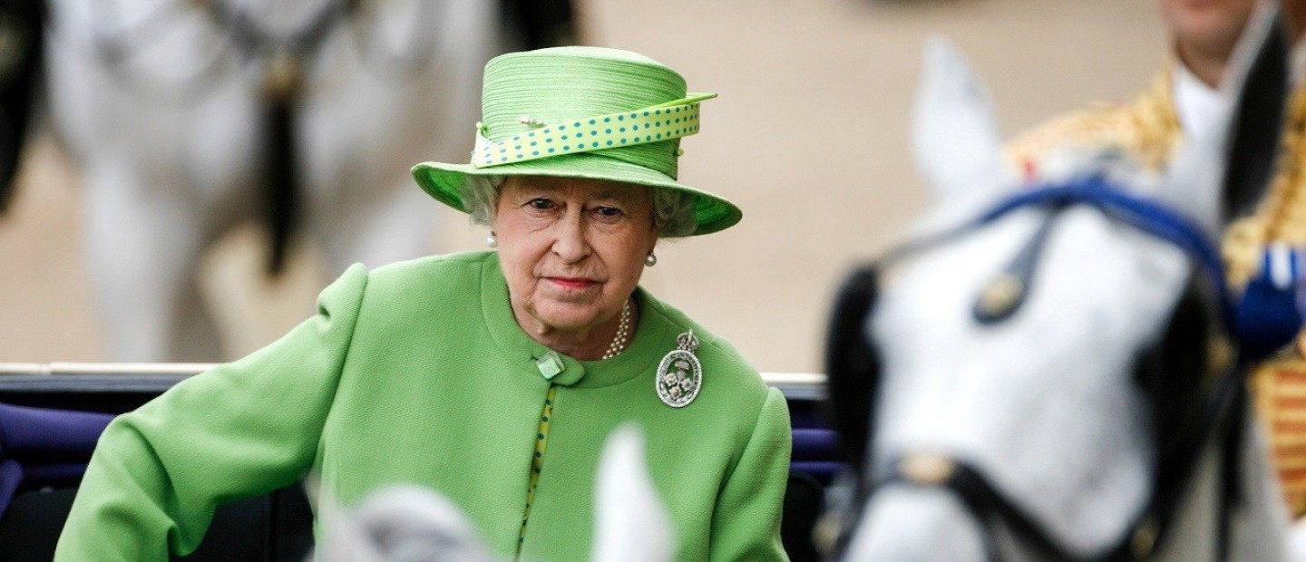 Η στιλιστική εξέλιξη της Βασίλισσας Ελισάβετ ανά τις δεκαετίες