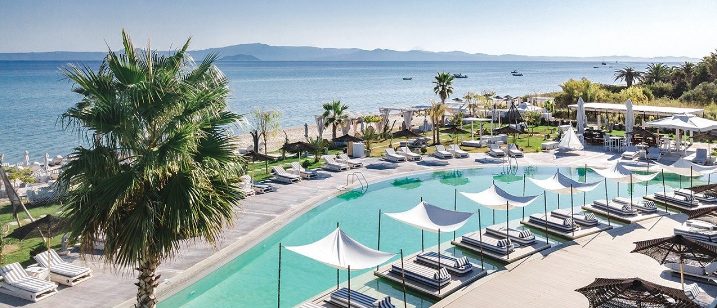 Οι Luxury Suites της Χαλκιδικής που έχουν φόντο μια από τις πιο ειδυλλιακές παραλίες 