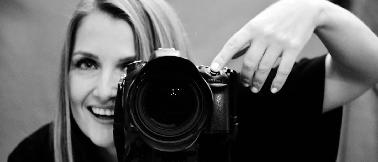 Οι μικρές φωτογραφικές εκρήξεις της Φλώρας Χατζηπαντελή 