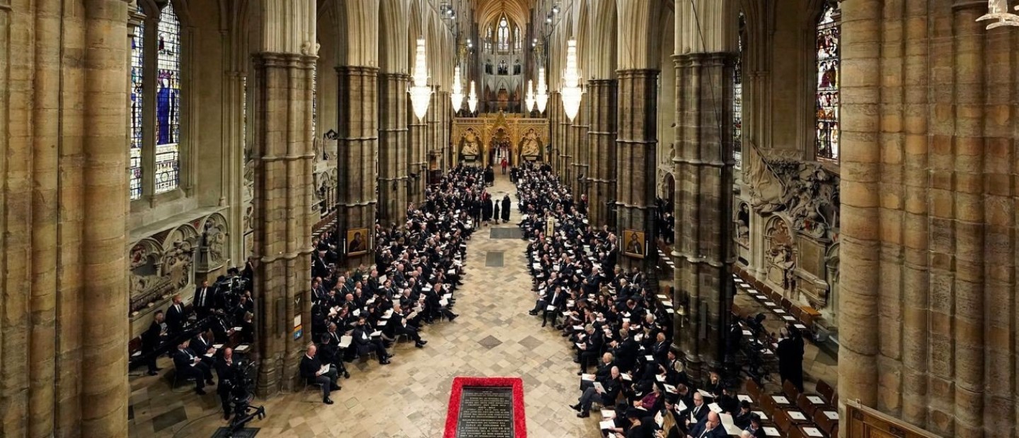 Queen Elizabeth Β':  Σε Live σύνδεση η εξόδιος ακολουθία της Αυτού Μεγαλειότης 