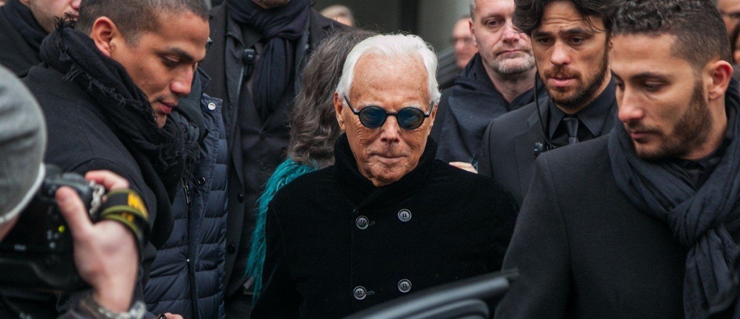 6 κορυφαίες δημιουργικές εμπνεύσεις του Giorgio Armani: Από την Eileen Gray έως τον Issey Miyake